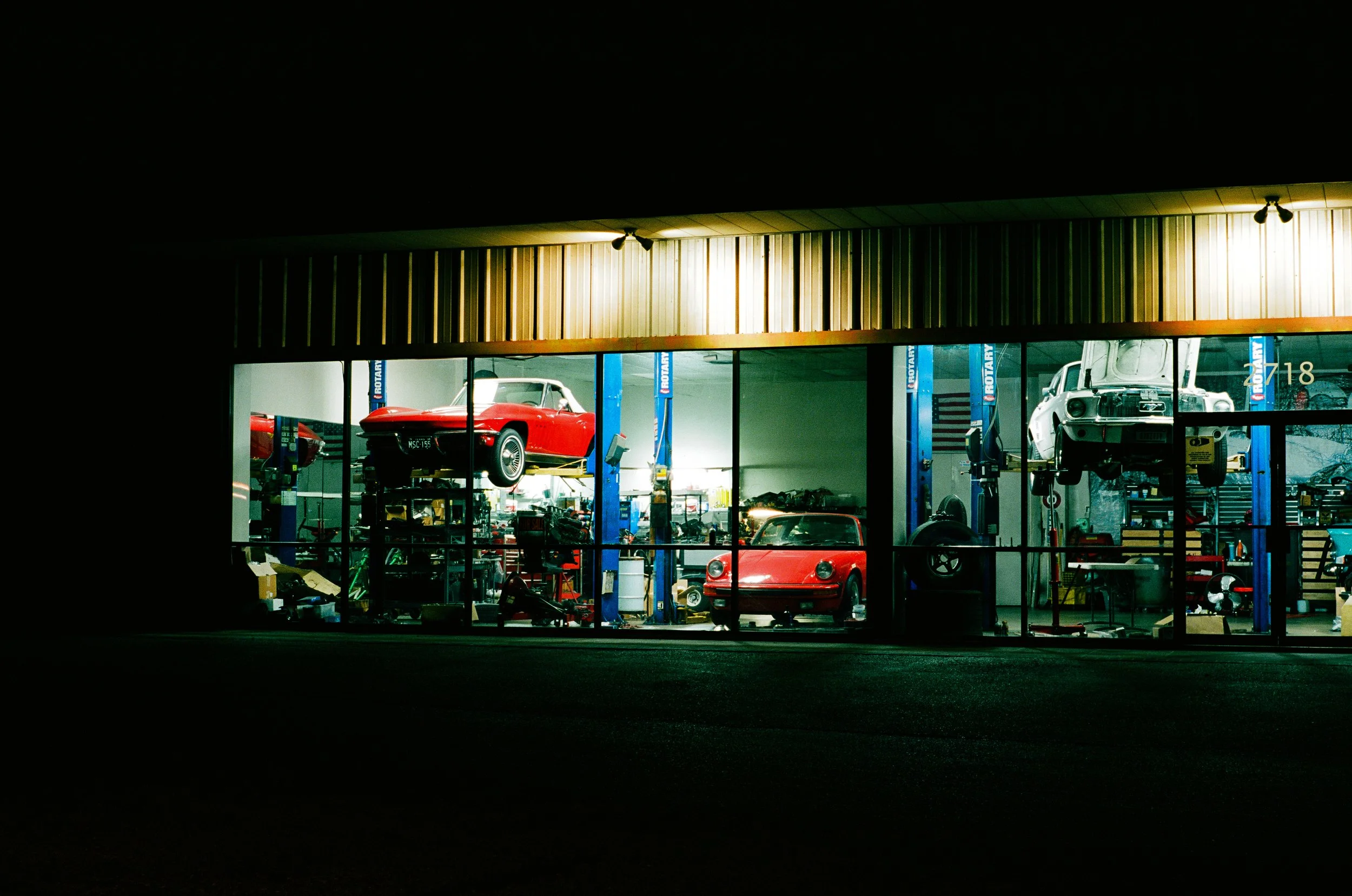 Auto Shop_Ektar100_03_v01.jpg