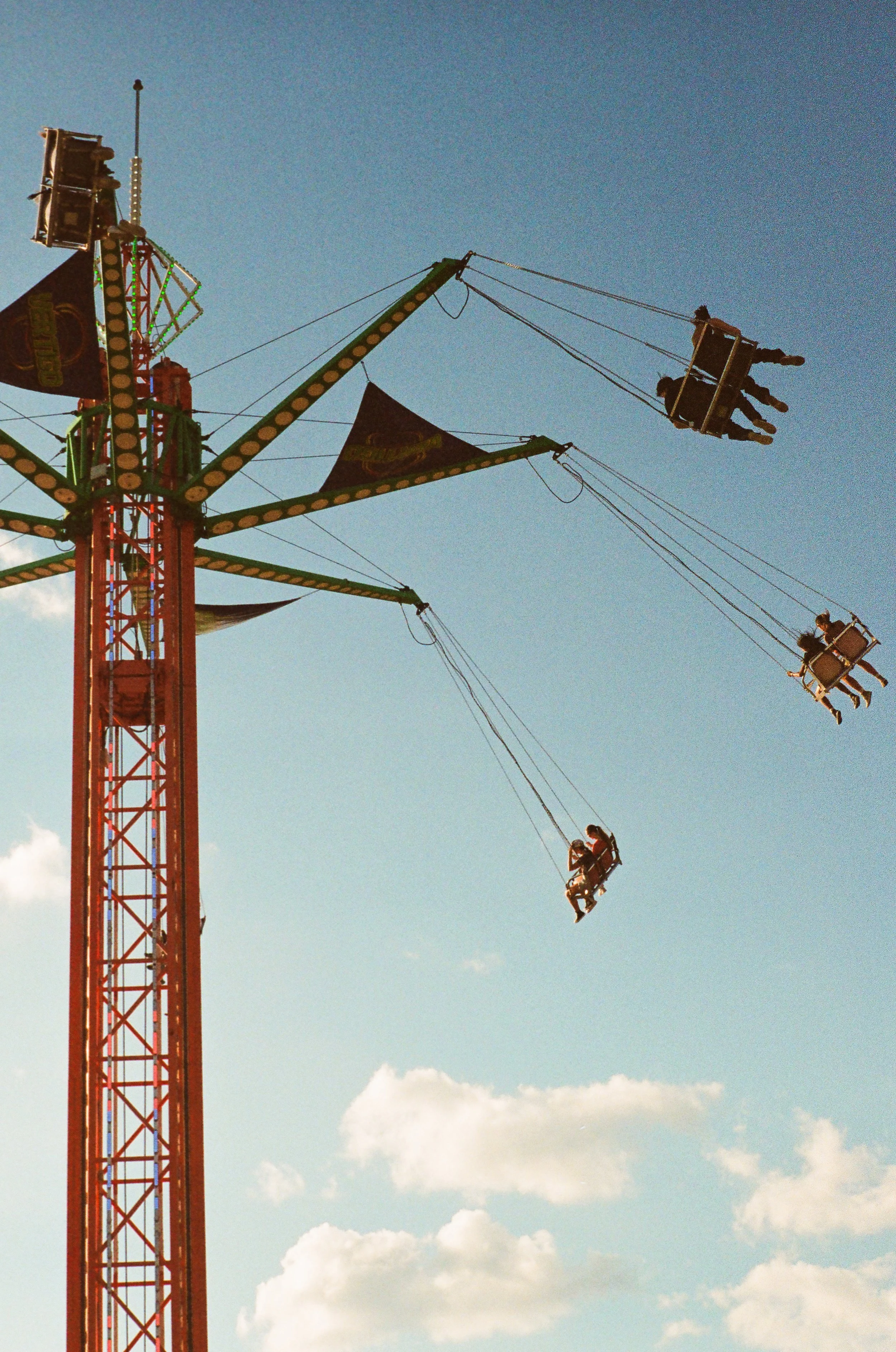 Carnival_Portra800_10_v01.jpg