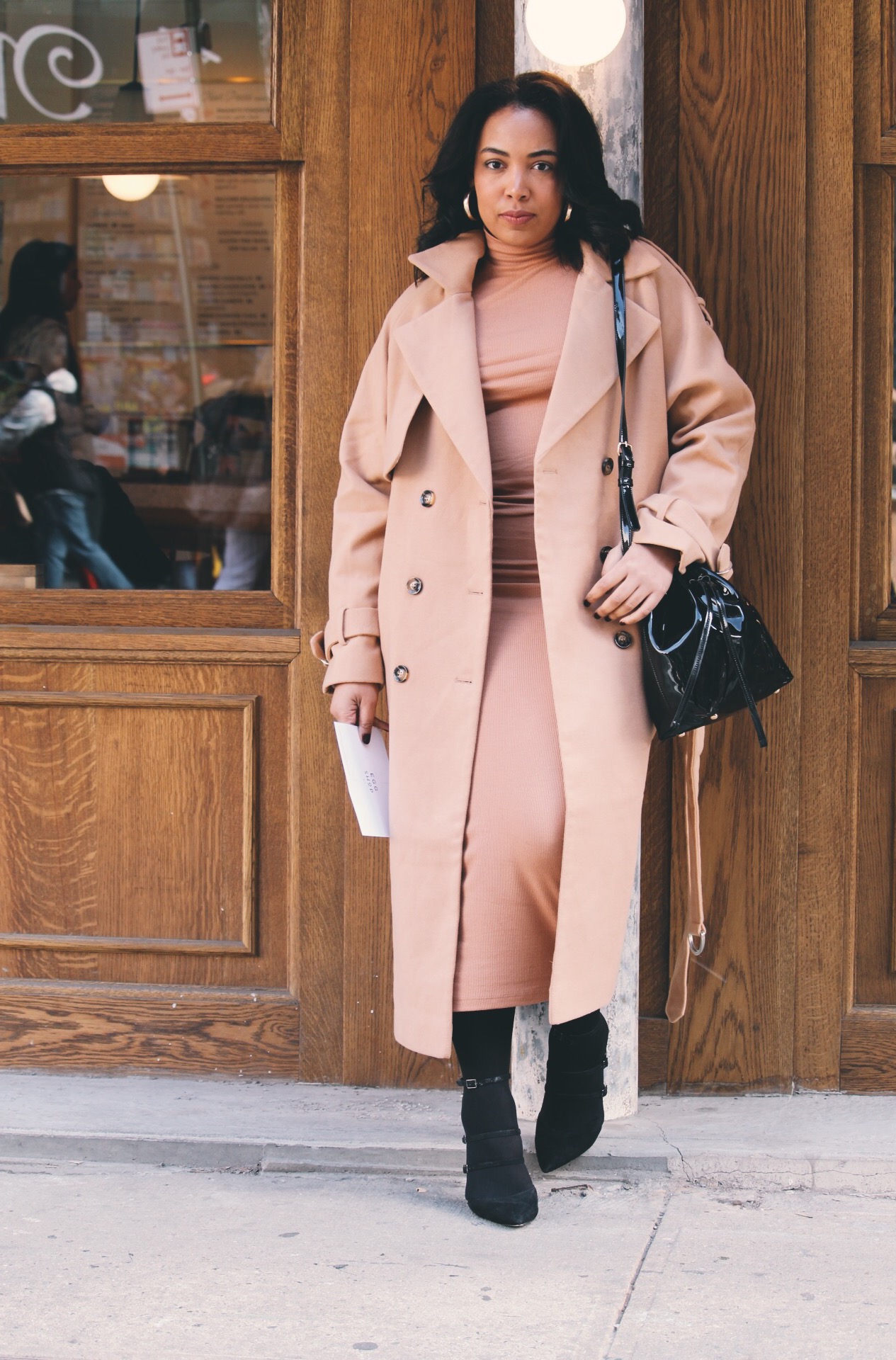 Soho-NYC-Cafe-integral-egg-shop-asos-trench-turtleneck-maxi-dress-hue-tights-patent-bucket-bag-25.JPG