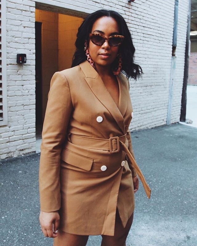 Protect your peace, get rid of toxicity, cleanse your space &amp; cultivate love ✨ blazer dress, sunglasses and sunglasses chain 👉🏾 @stradivarius
