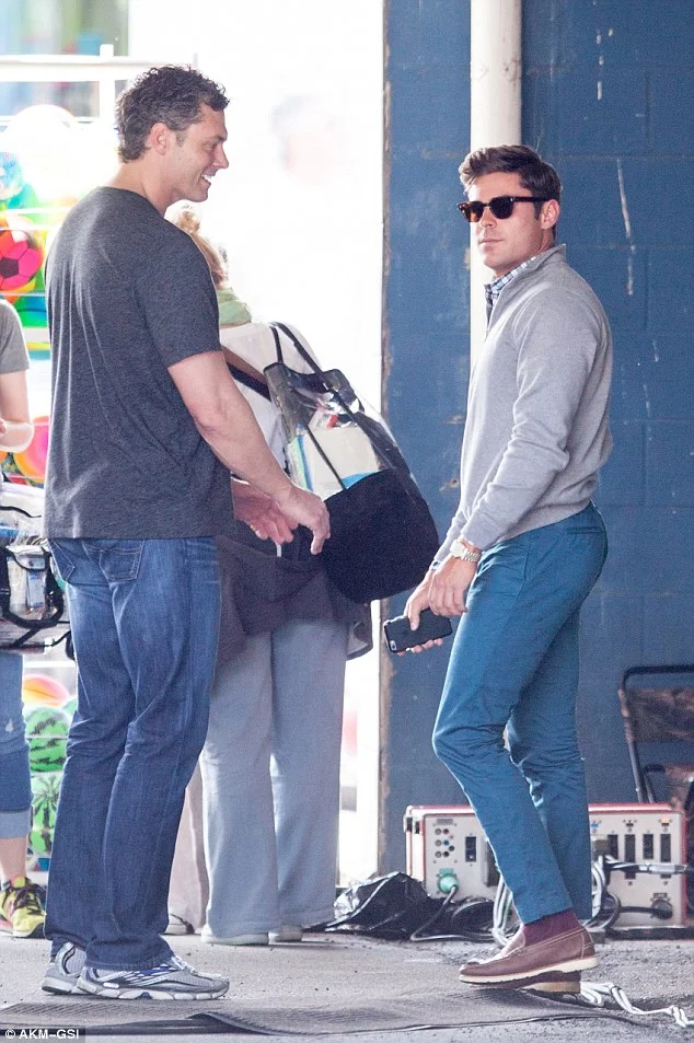 Eric giving some pointers to Zac.