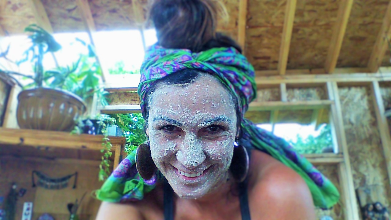 Organic oats, clay, and few herbs Facial Cleanser