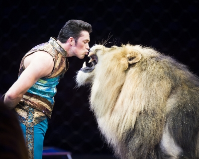 Alexander Lacey &amp; one of his regal felines // Image © Ringling Bros. and Barnum &amp; Bailey; Feld Entertainment
