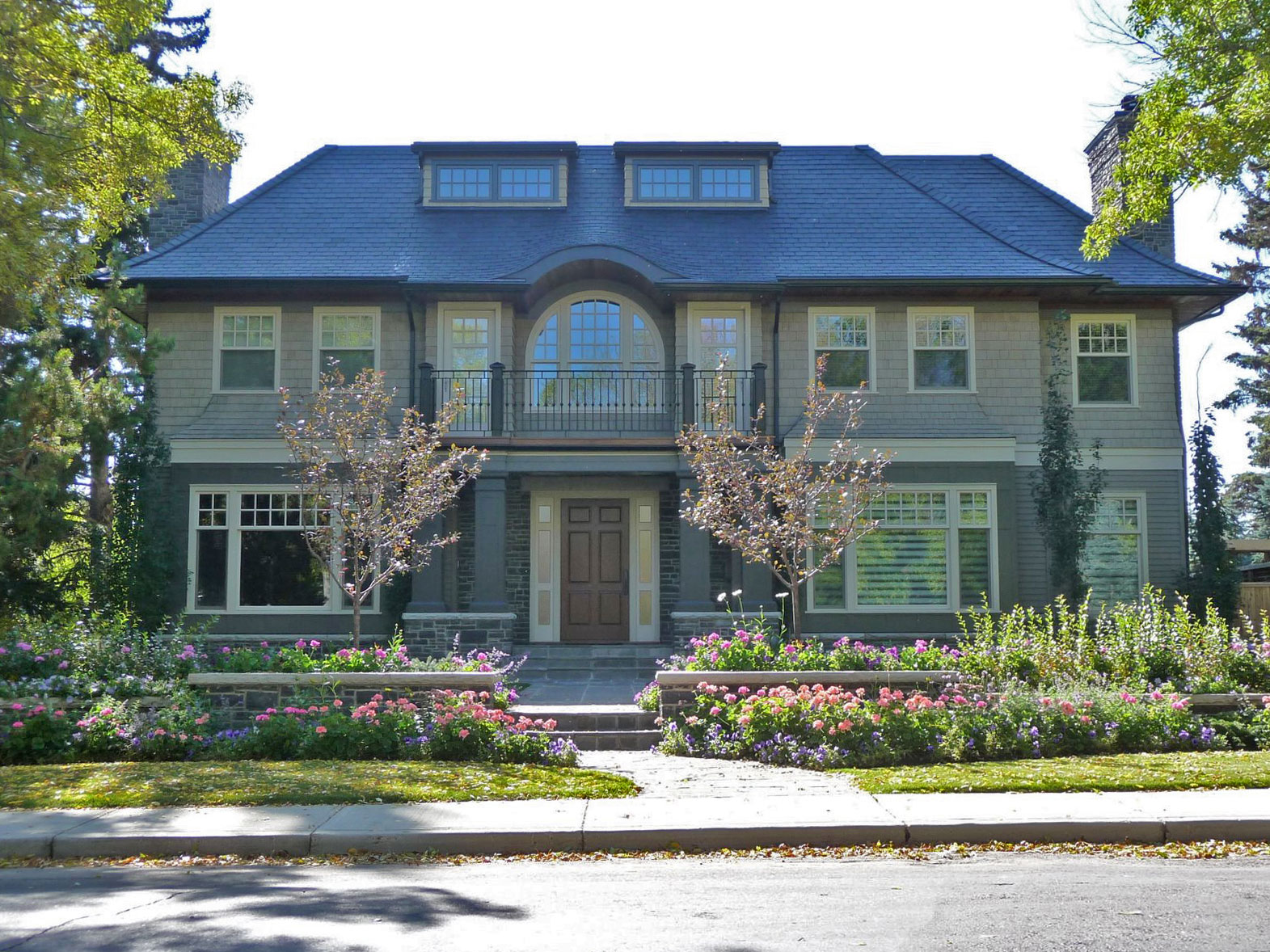 mt.-royal-residence_front-landscape.jpg