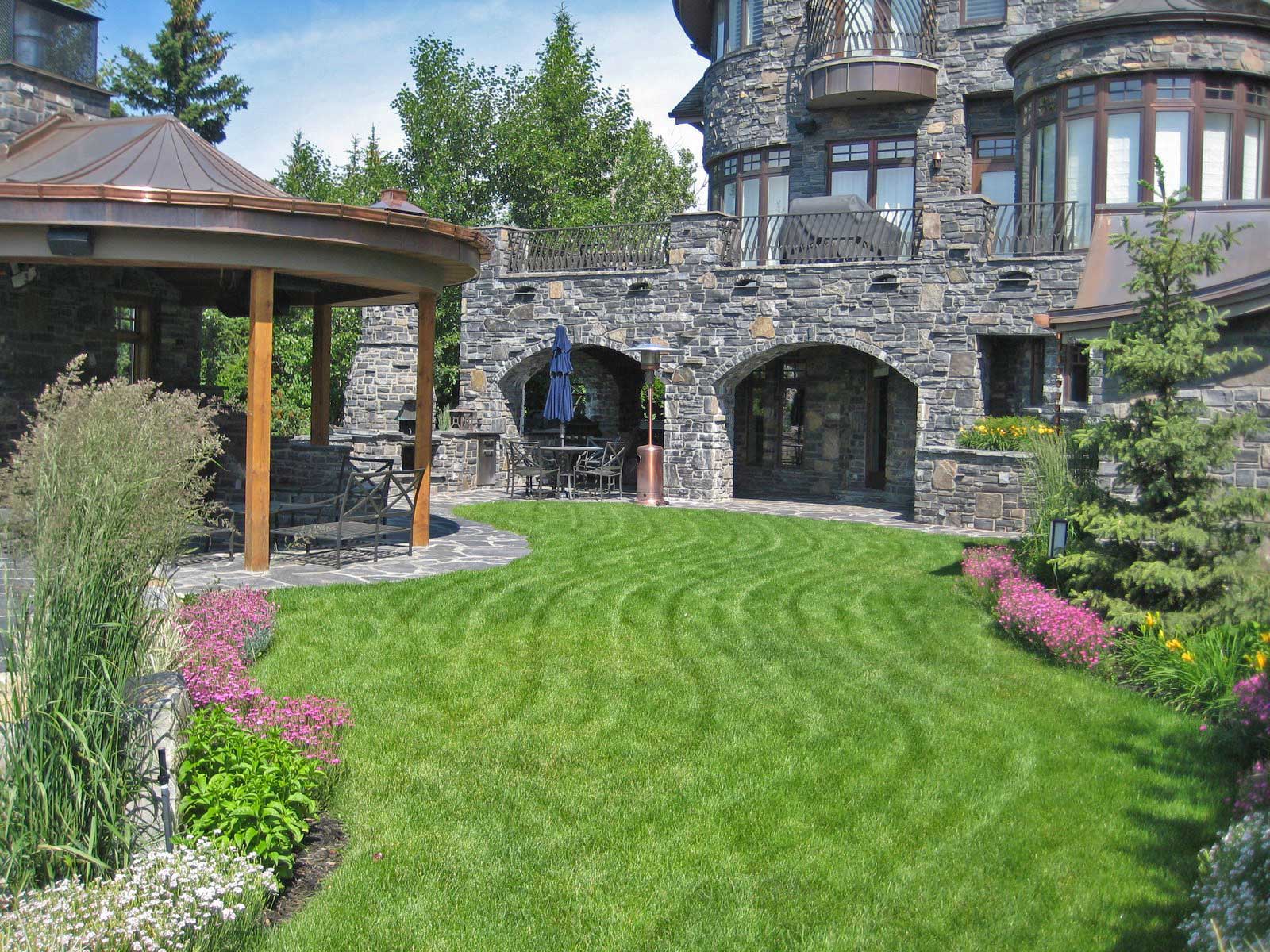 rosedale_lawn-&-house-view.jpg