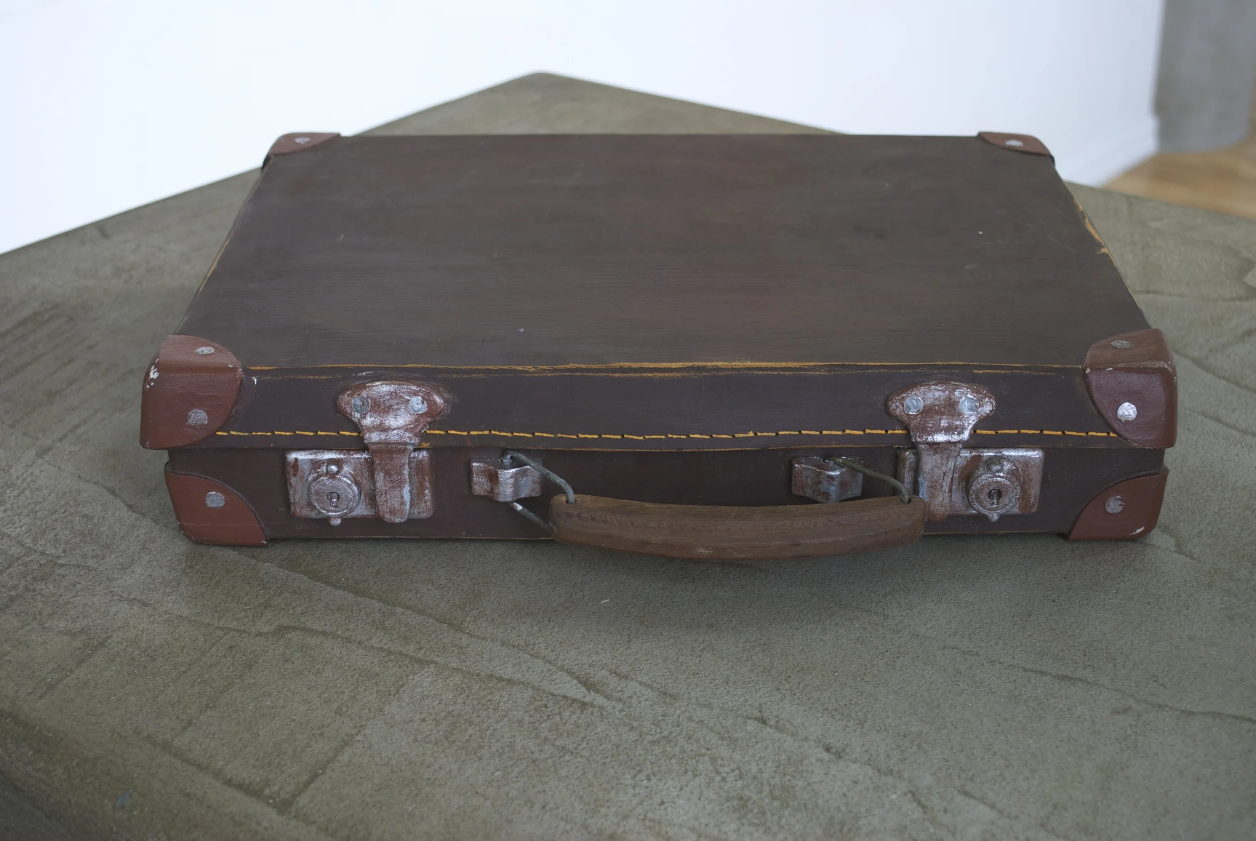 A Clear and Present Danger (Suitcase), 2007