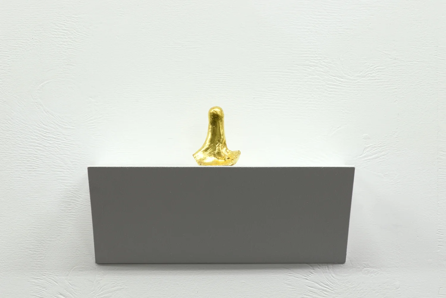 Scott Eady The Artist Nose 2015 Bronze, gold leaf 7 x 5 x 9cm 