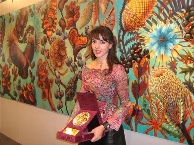 australian-artist-nafisa-naomi-next-to-her-work-awarded-first-prize-for-painting_2.jpg