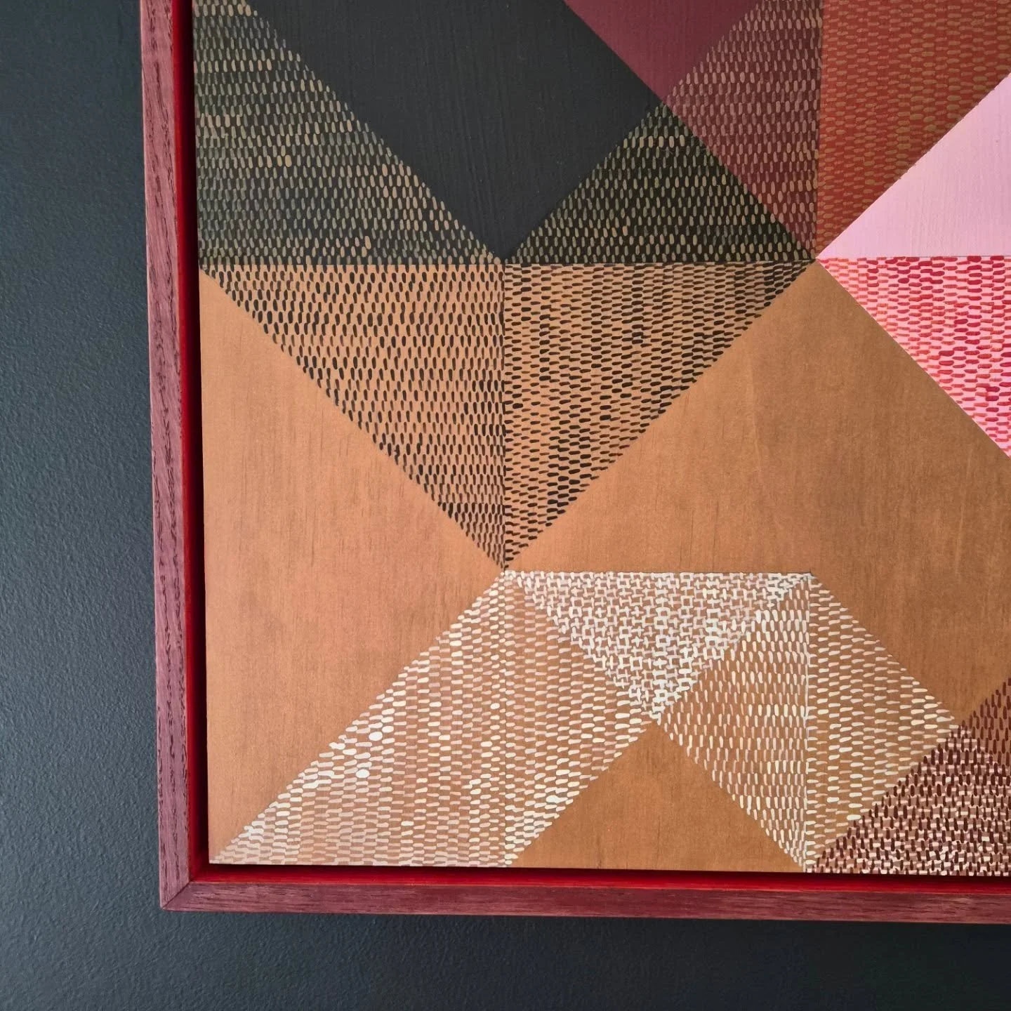 I tried something different with a few painting this time, painting the inside edge with a pop of colour and staining the timber frame in a deeper tone.

Final week of 'graphic' at @boomgallery