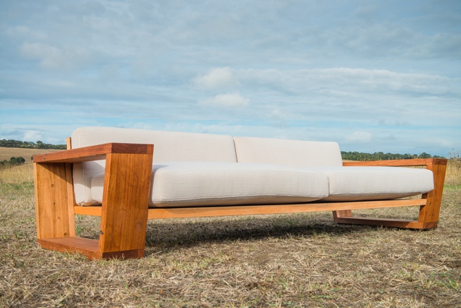 wood leg sofa