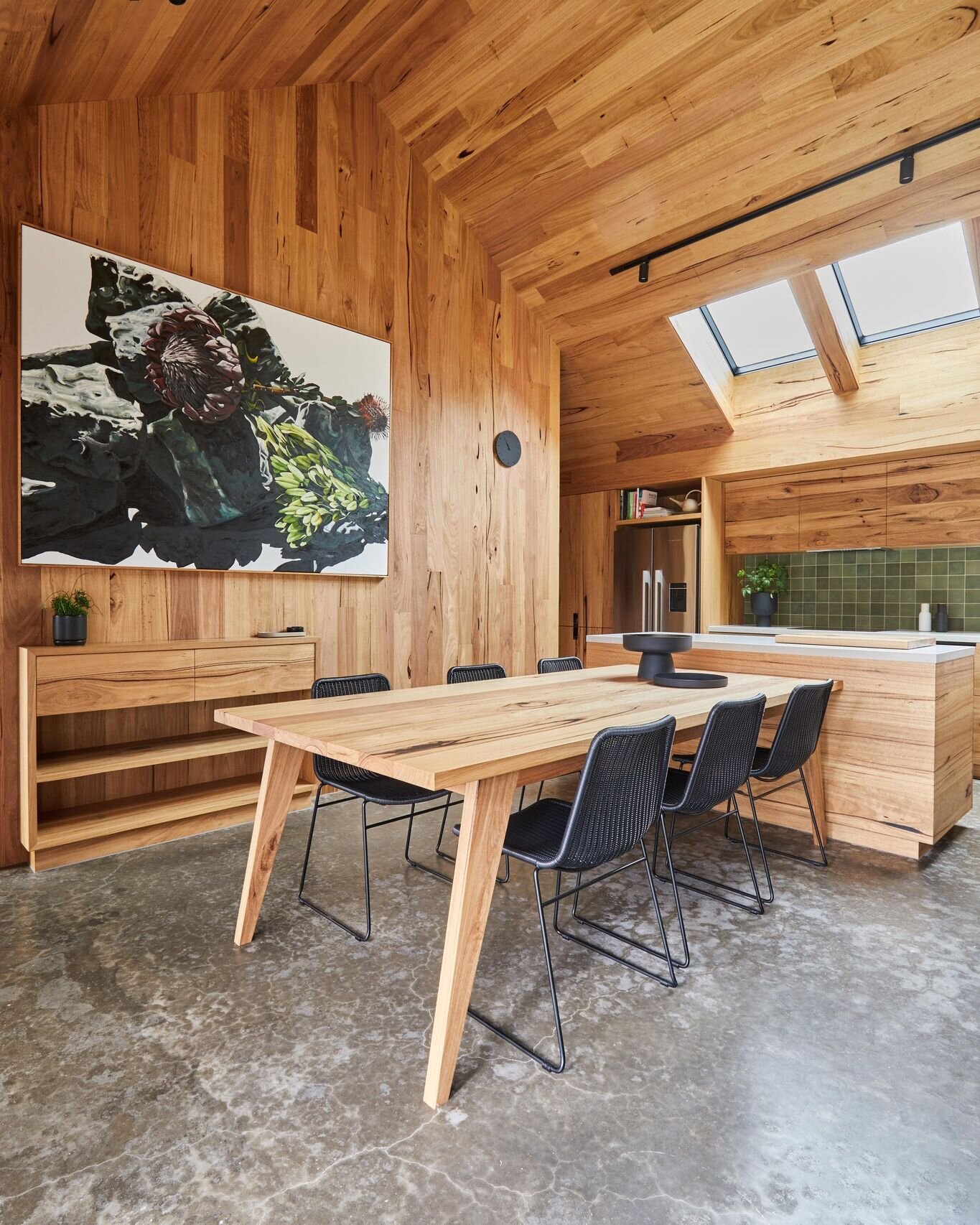 Our 'Bancora' dining table in sustainably harvested Wormy Chestnut timber 😍 

#bomboracustomfurniture #bancoradiningtable #australianmade #solidtimber #sustainabledesign #wormychestnut #interiordesignideas #buylocal