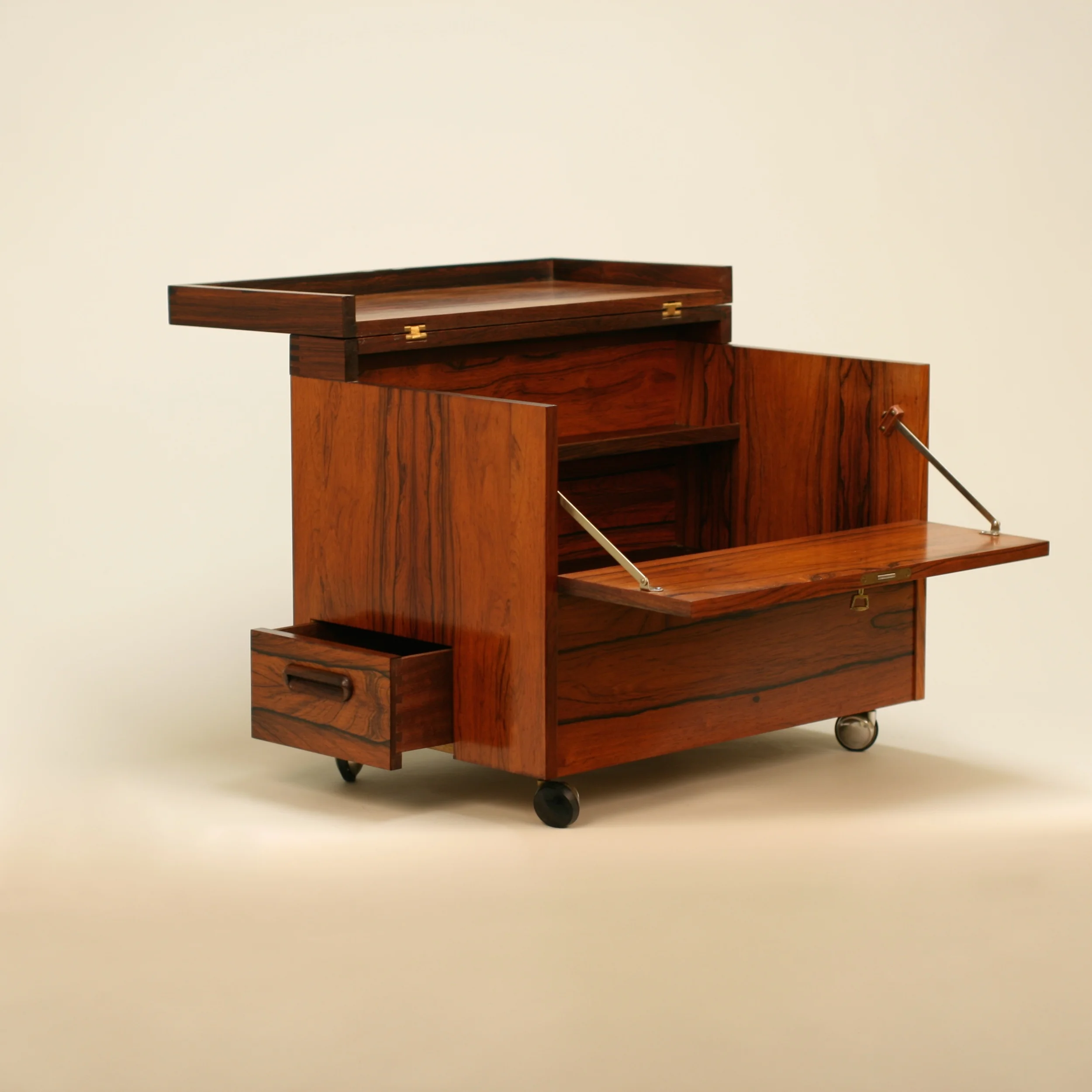 Bruksbo  Bagn Møbelindustri  Rolf Hesland Rosewood  mini bar palisander jakaranda.1.JPG