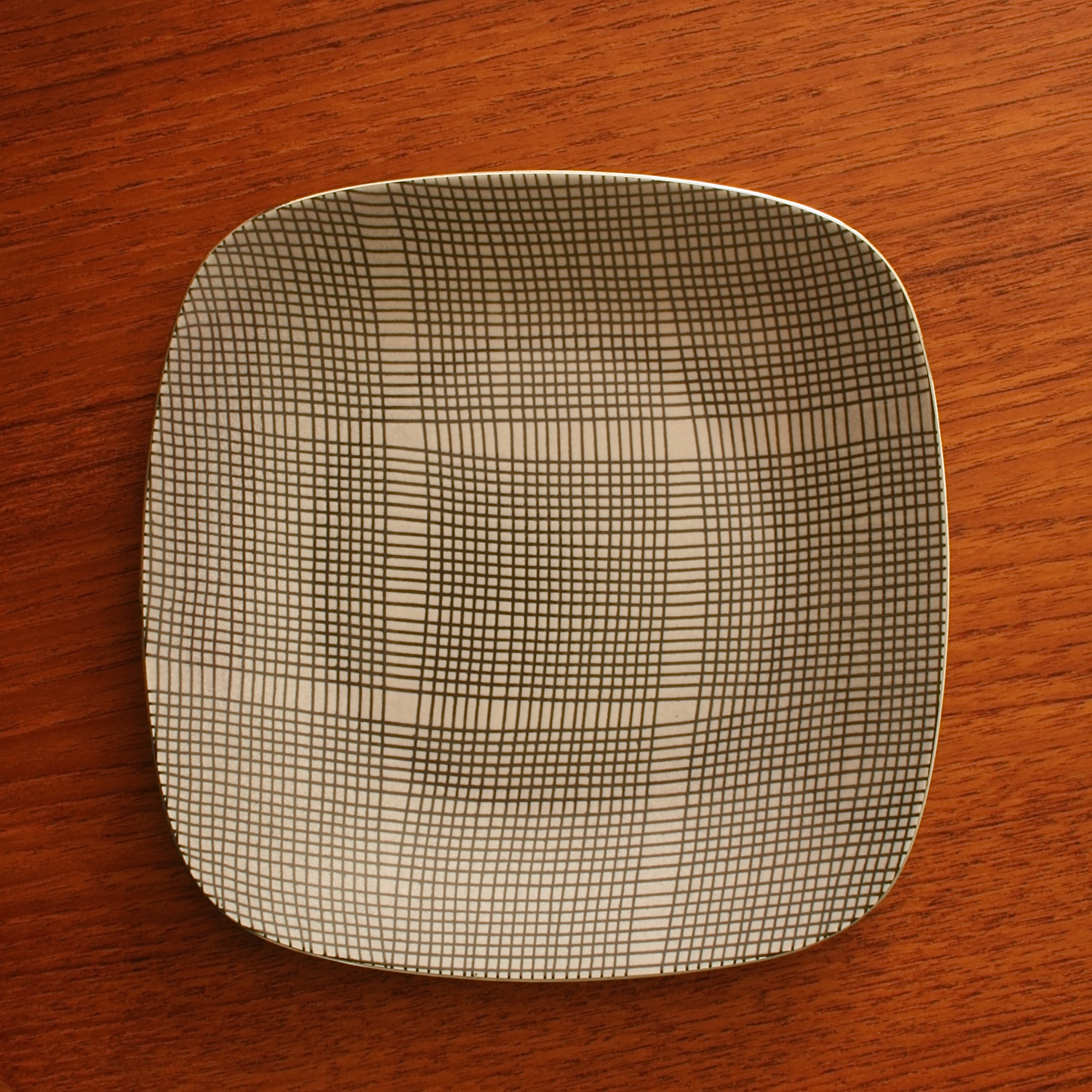 Grete.pryts.kittelsen.cathrineholm.plate.grey.squared.77.jpg