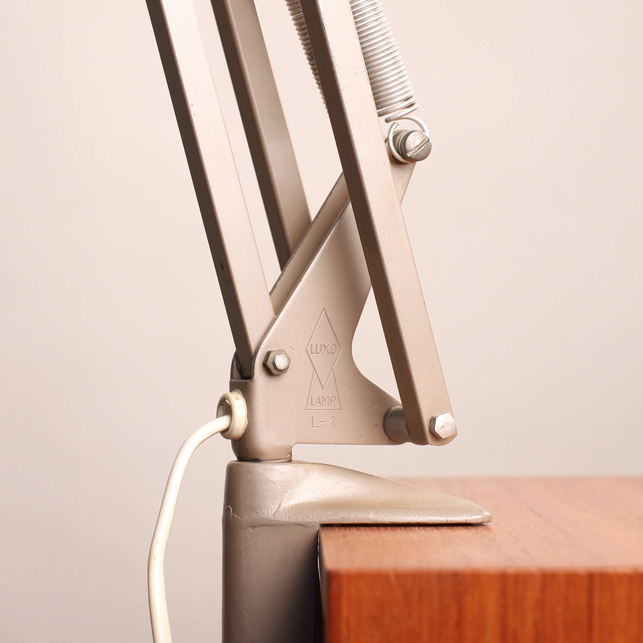 Jac Jacobsen Luxo grey Form & Function2.JPG