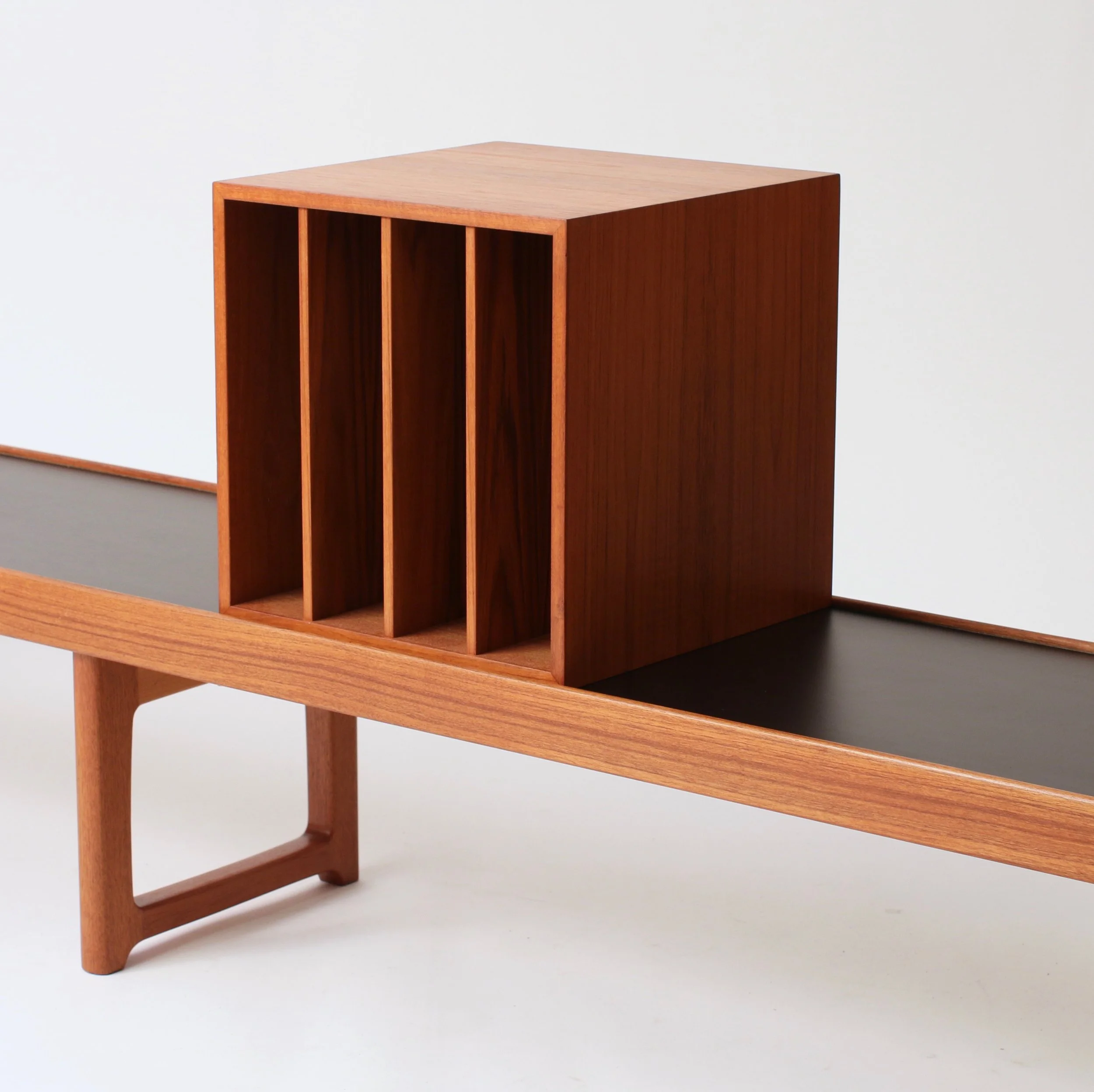 Krobo bench torbjørn afdal LP modul Form & Function .jpg