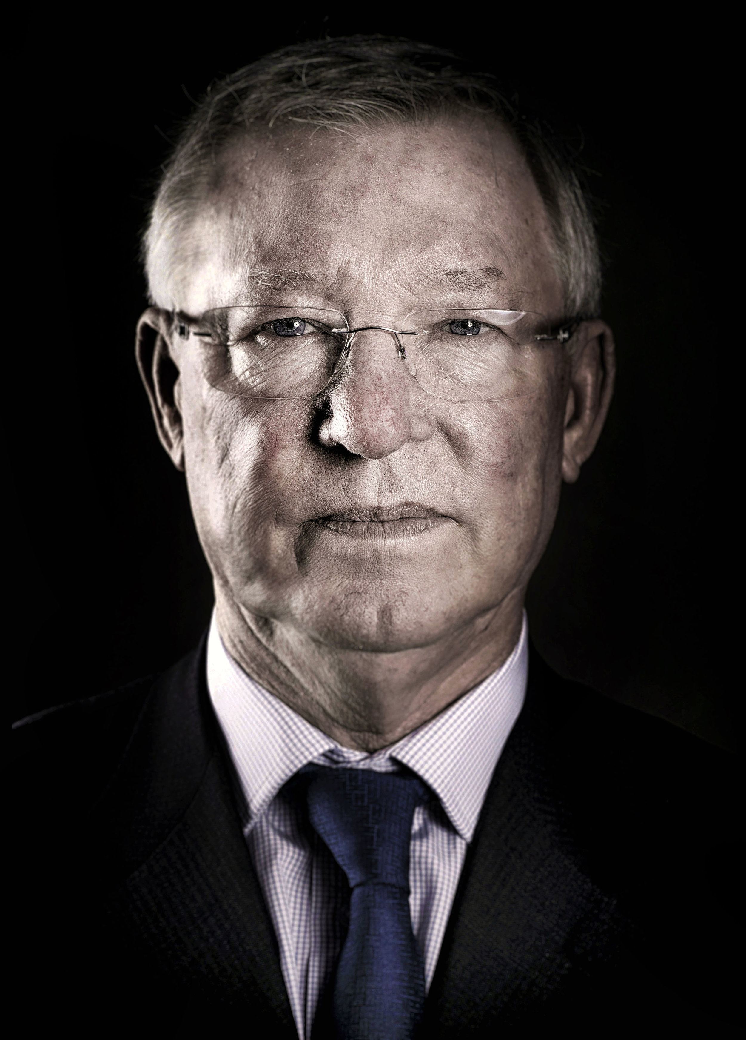 SIR ALEX FERGUSON PHOTOGRAPHED AT THE MOTTRAM HALL HOTEL FOR UEFA PHOTO CREDIT PUAL COOPER 