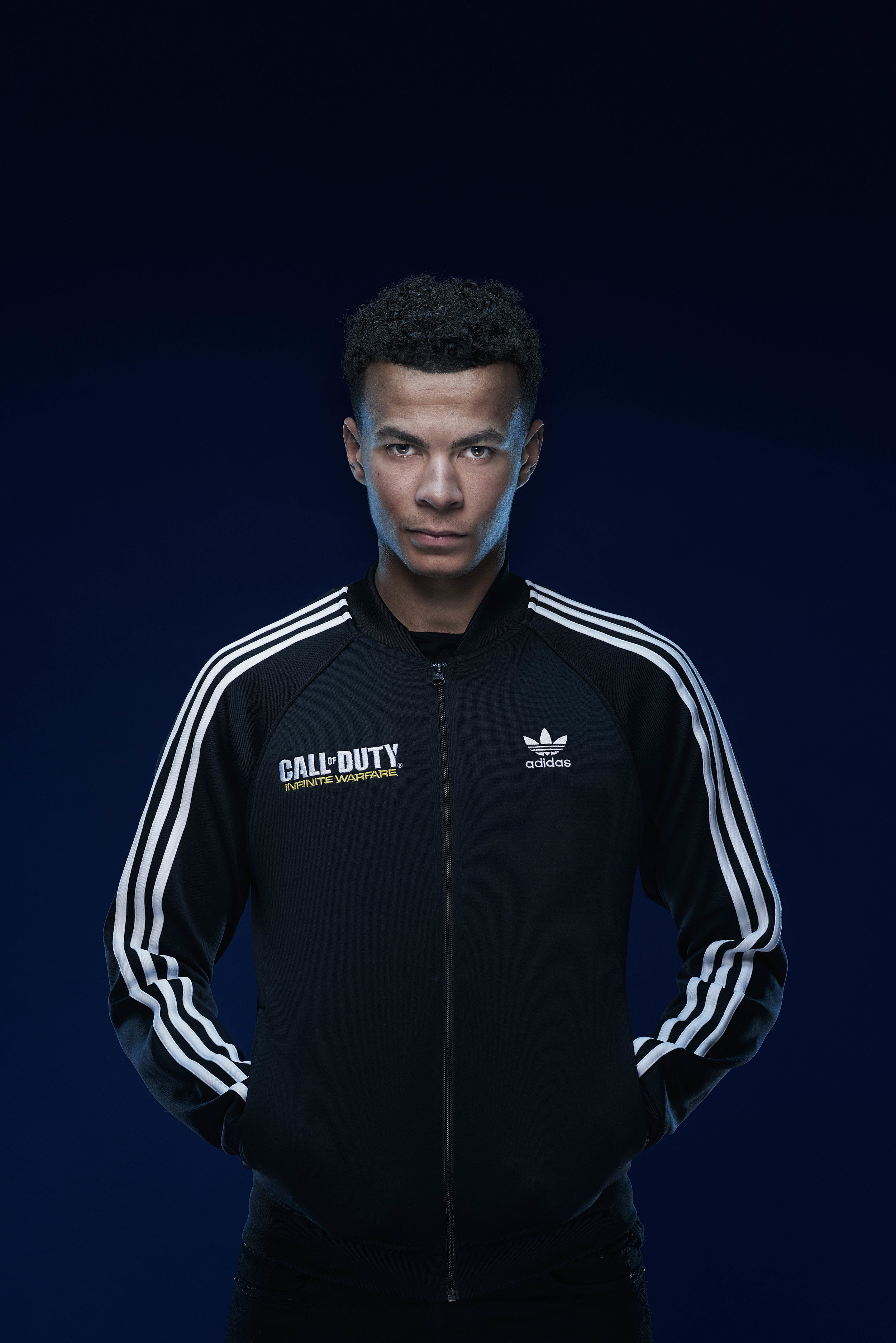 16-0032R_ Spread 02_DELE_ALLI_171116_7901_v1.1.jpg