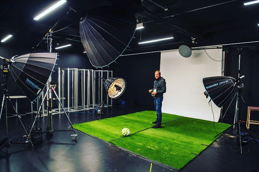 Good footy shoot yesterday, mix of static and action using @profoto pro 10 with @broncolor 177 as Key and smaller parabolics and D2s as fills, accent etc.

Many thanks to @leejamesthompson and Arwel Williams for help. Long day but some great results 