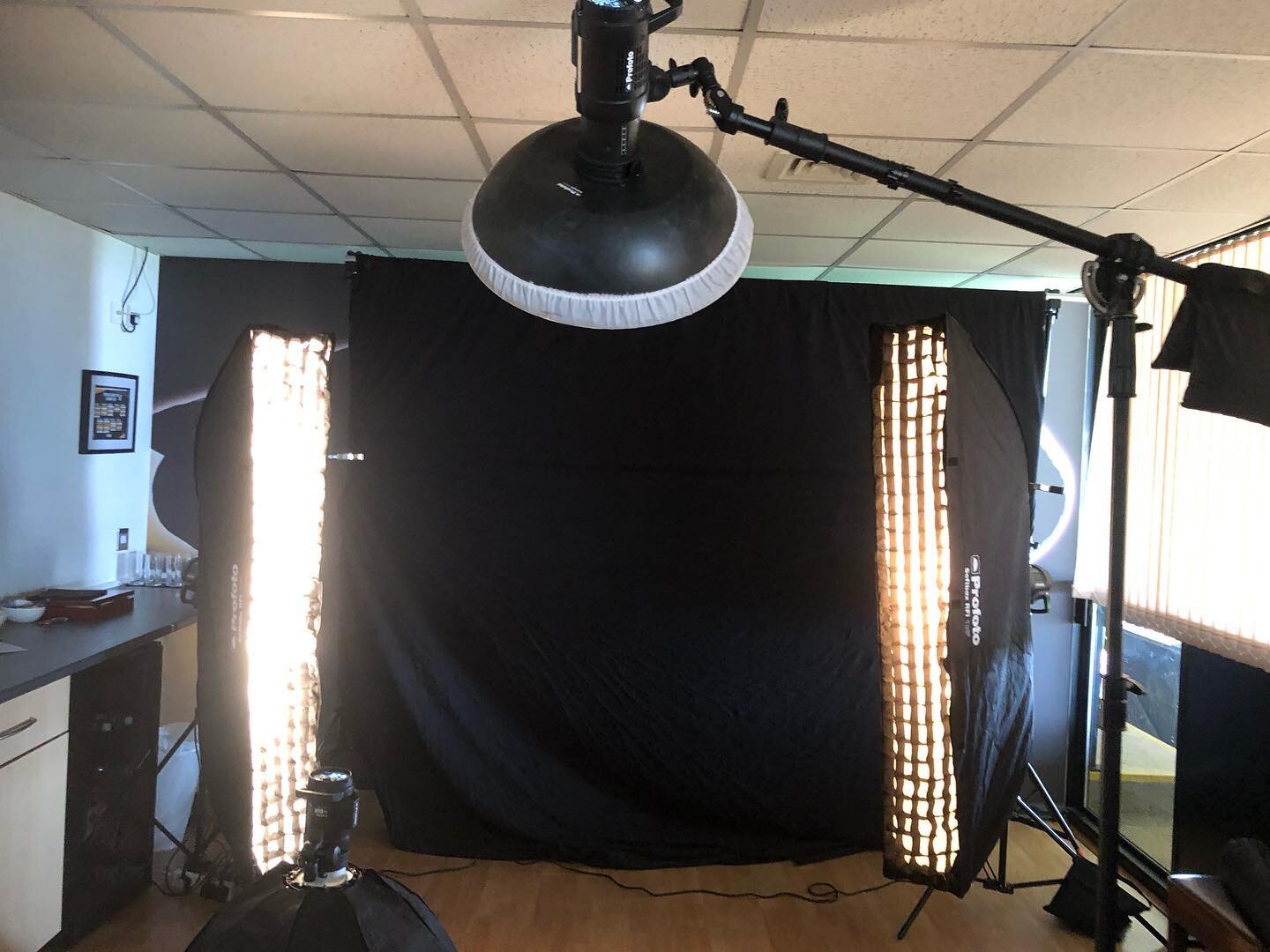 Simple three light setup today shoot with @officialpvfc manager Darrell Clarke, top bloke! 
.
.
.
#football #manager #portrait #locationshoot #locationphotography #locationphotoshoot #sports #jepson #sportsphotography #sportsphotographer #bts #behind