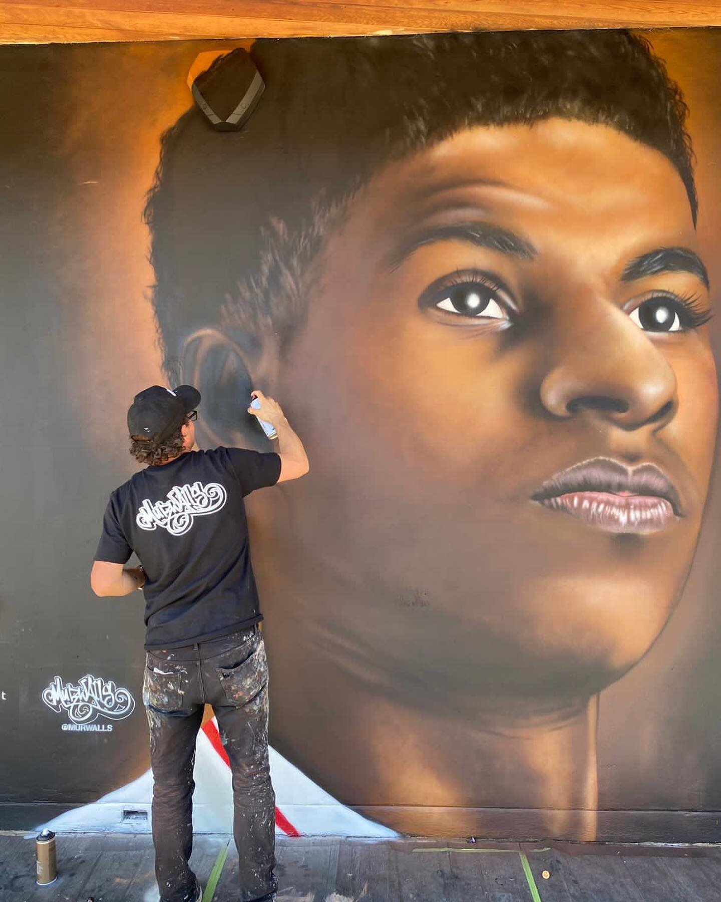 Finishing touches today on a mural based on my portrait of Marcus Rashford by team at @MurWalls at Gainsborough Primary School in East London.
Concept developed by the students after the huge benefits received for them and their families by Rashford&