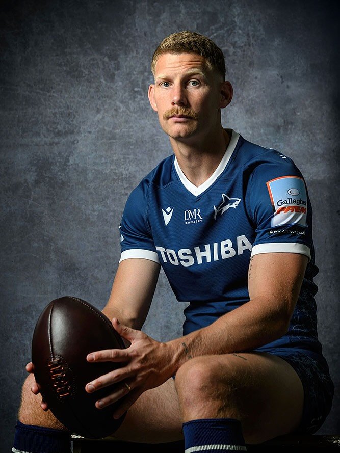 Sale Sharks studio kit shoot 25/26
Shot with @profoto lighting.
Thanks to @leejamesthompson 

.
.
.
#salesharks #rugby #rugbyphotographer #sports #sportsphotography🏈🏀⚽️⚾️🏐 #sportsphotographer #sportscommercialshoot #sportsadvertising #salesharksru