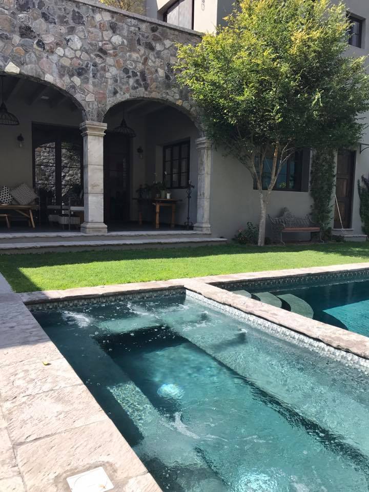 We stayed in a gorgeous mansion for the week, hosted by Desha Peacock of Sweet Spot Style.