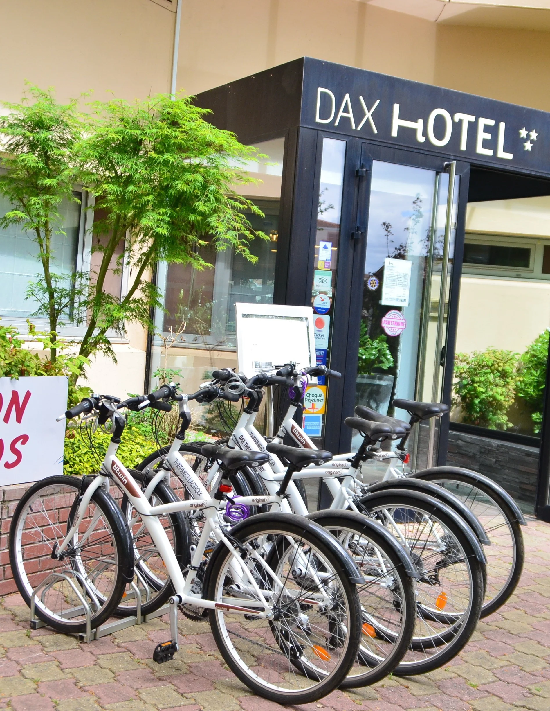 Dax Hotel - Devanture 4.jpg