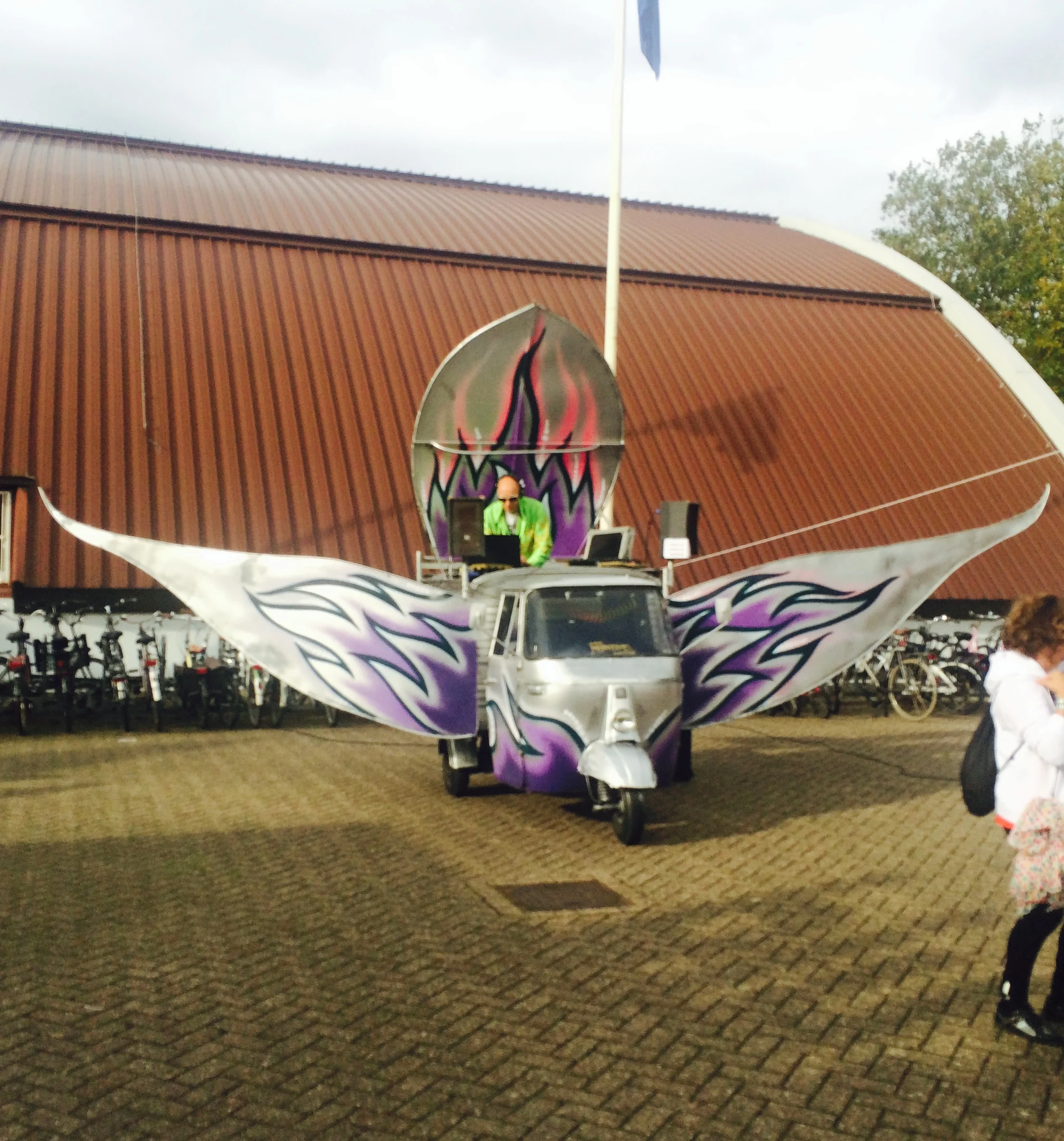Amsterdam Marathon, a long Street party