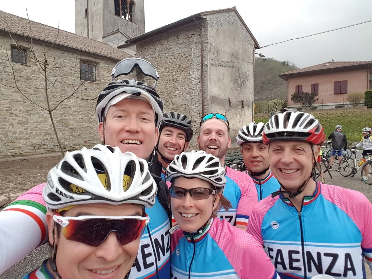 A team photo at the feed station!!