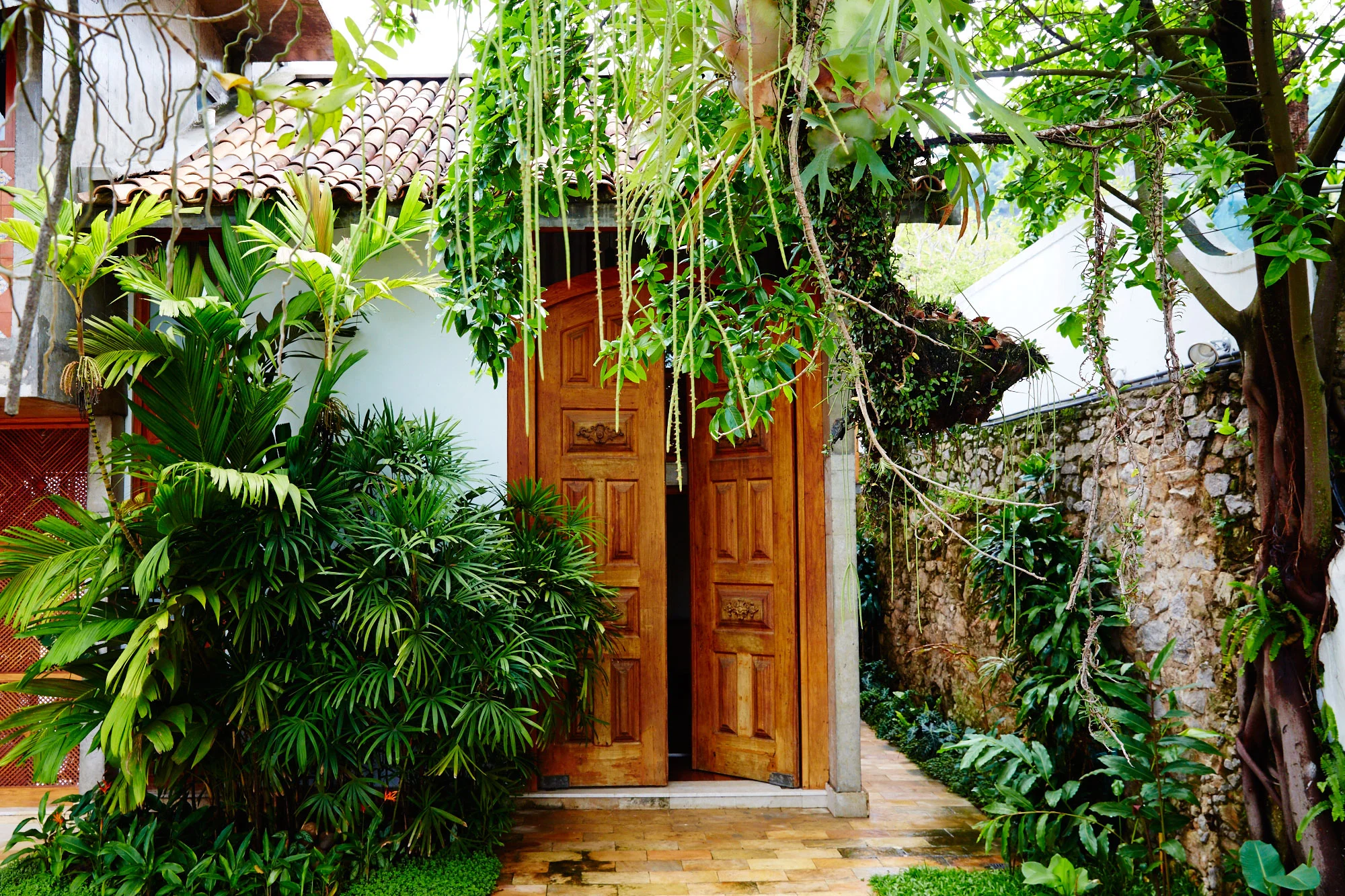 Chez_Georges_Exteriors_120.jpg