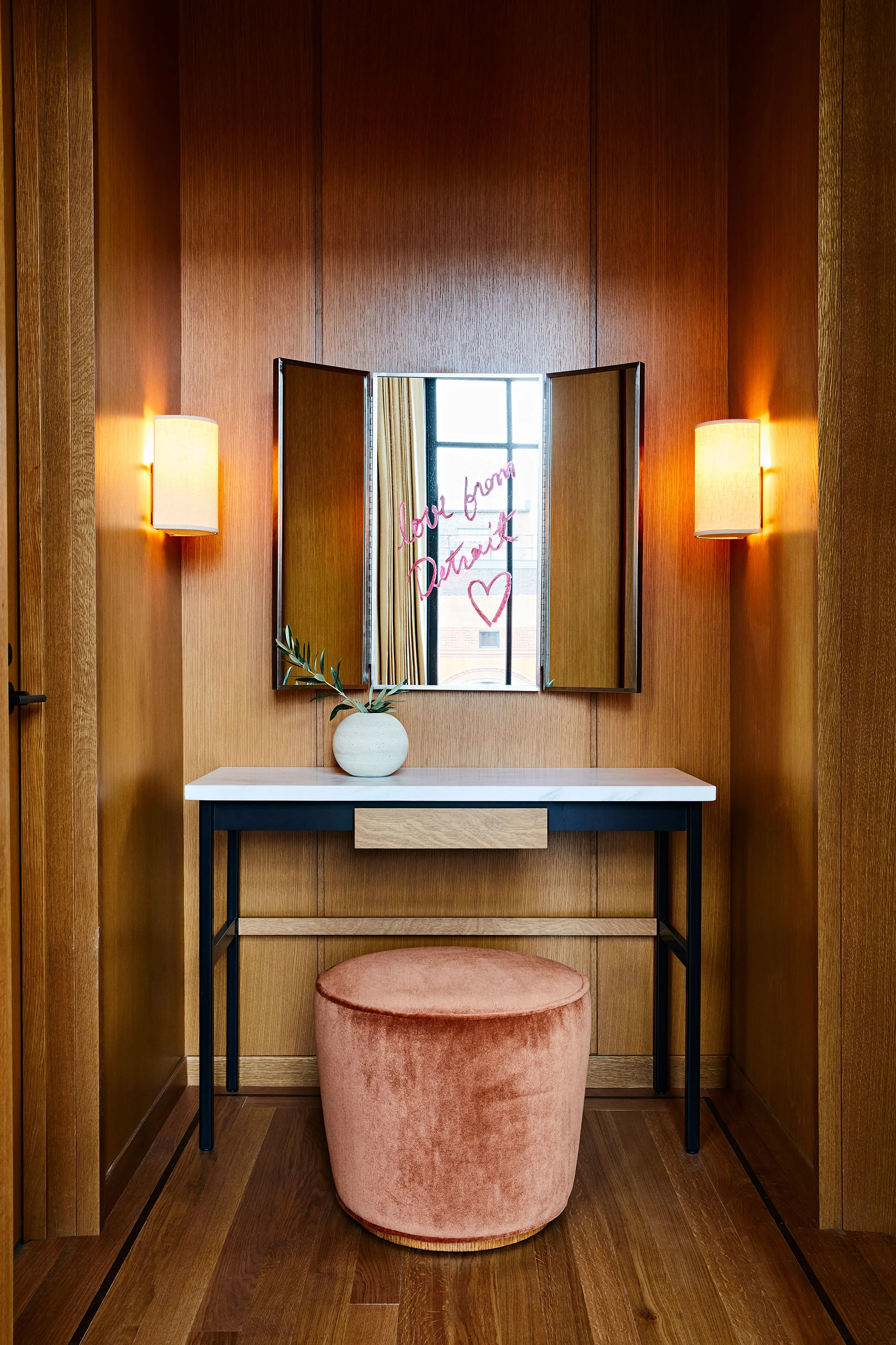 Shinola_Room_703_Bath_032.jpg
