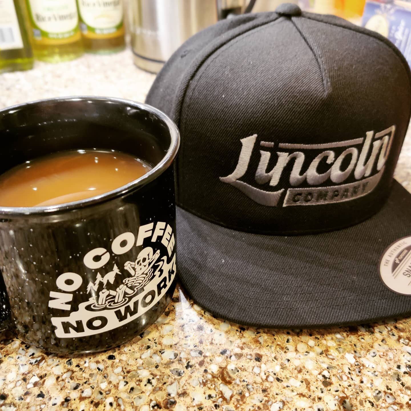 My wife @medpepper and son do not disappoint, father's day is off to a great start🎉😎🎉
.
.
.
.
.
#Fathersday2020 #lincolndesignco #grateful #prouddad #craniumcover #nocoffeenoworkee #snapbackhat #dopedesign