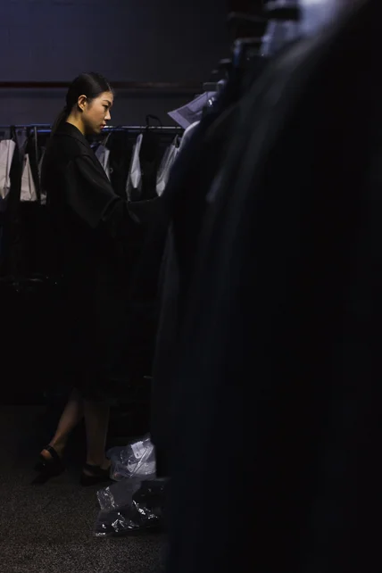 model-browsing-clothes.jpg