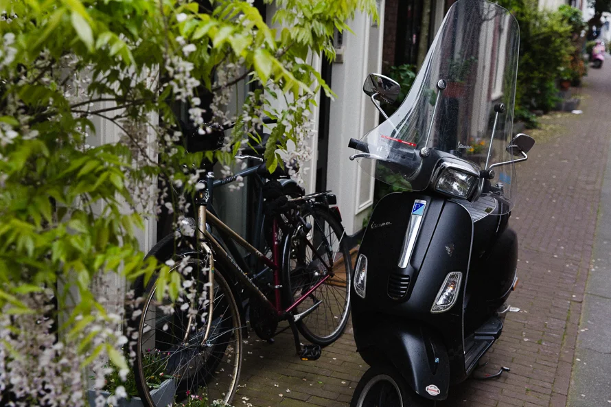 amsterdam-scooter-01.jpg