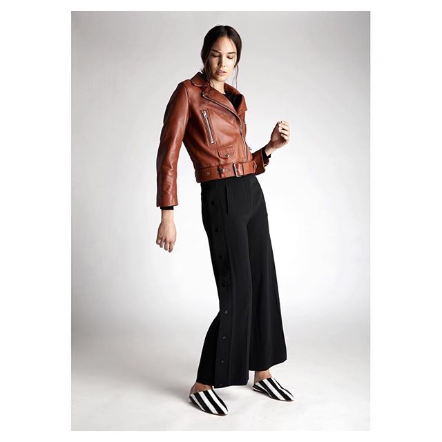 Friday awkward dance like no ones watching. @otteny #acnestudios #photoshoot #editorial #womensfashion #style 👗@styledbytaisha 💅🏻@rennobuko