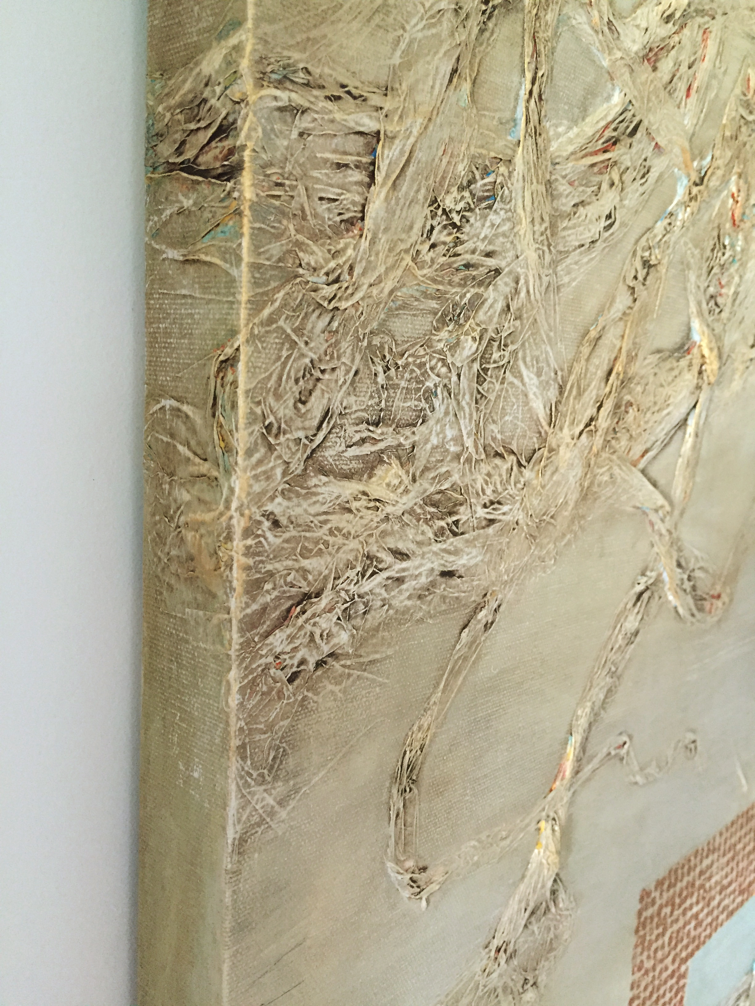 Shows how texture and painting wraps the edges of the canvas.