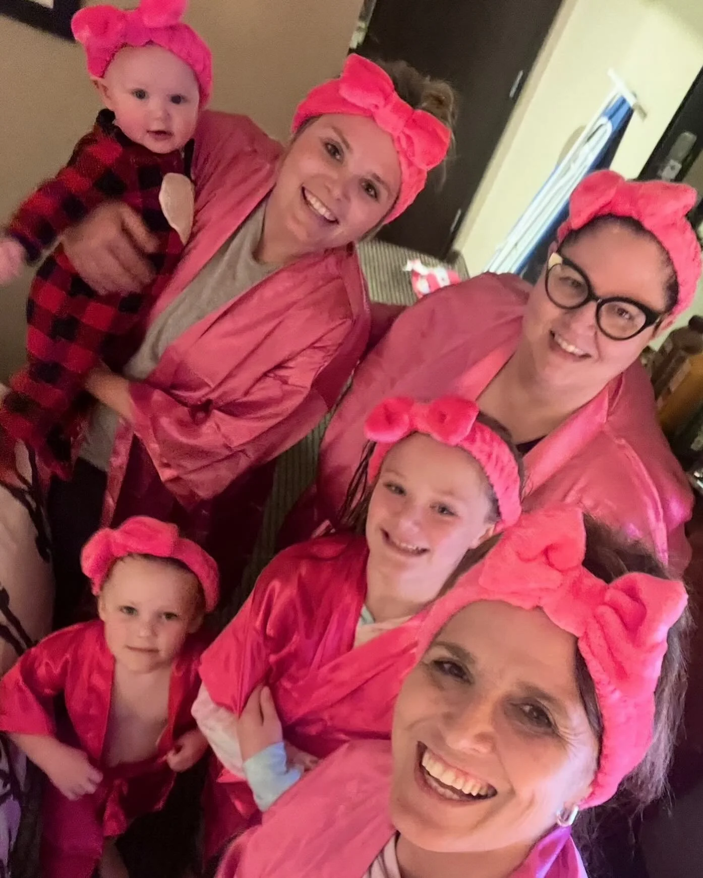 Love this pic! Missing all my girls&hellip; 🥰🎀 Time for another cousins family trip!