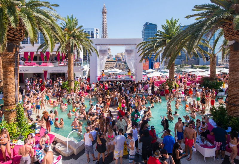 HOW TO CELEBRATE YOUR BIRTHDAY VEGAS STYLE