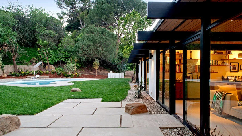 And the winner is… 3337 Scadlock Lane ! The Richard Dorman home in Sherman Oaks received 31% of the votes. Second place went to Pierre Koenig’s Case Study House #21 followed by The Bubeck Residence by Allyn Morris in 3rd. 