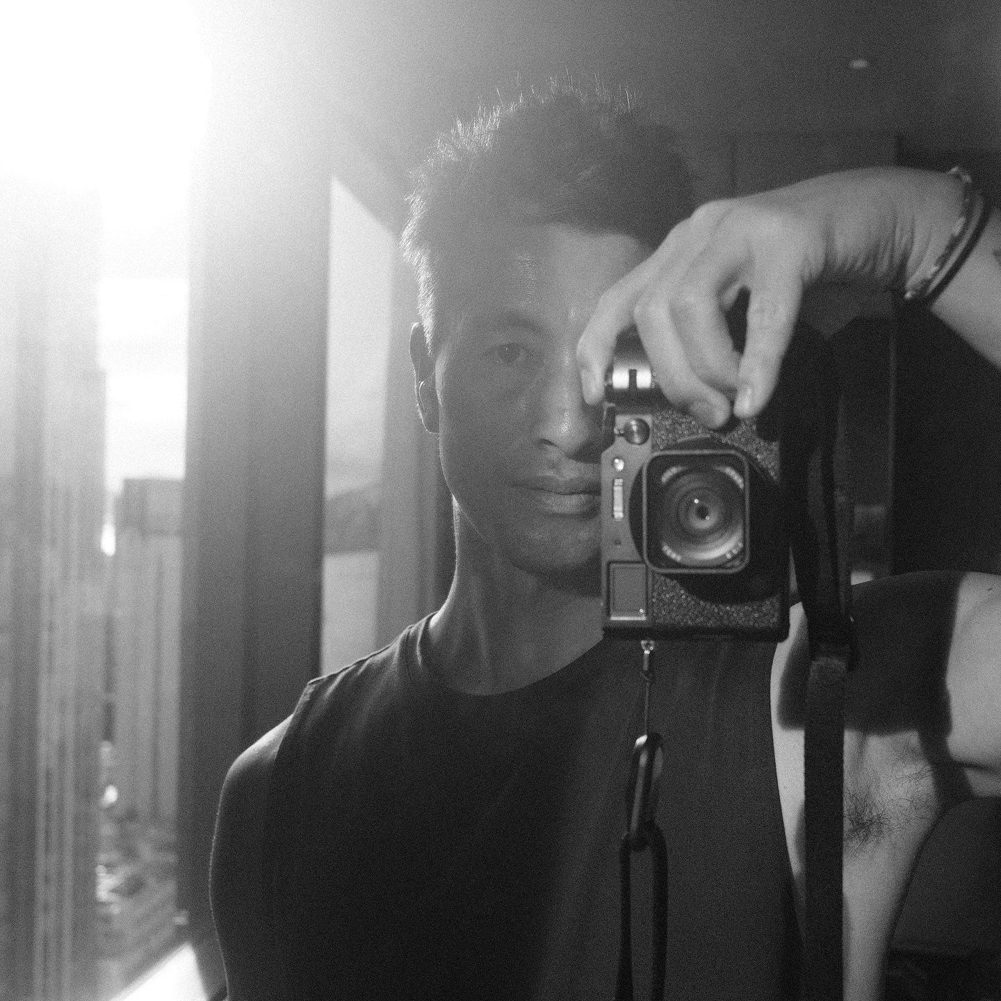 IT’S ONLY A FEELING 🪽
Self Capture thru my lens.
#fujifilmx100vi