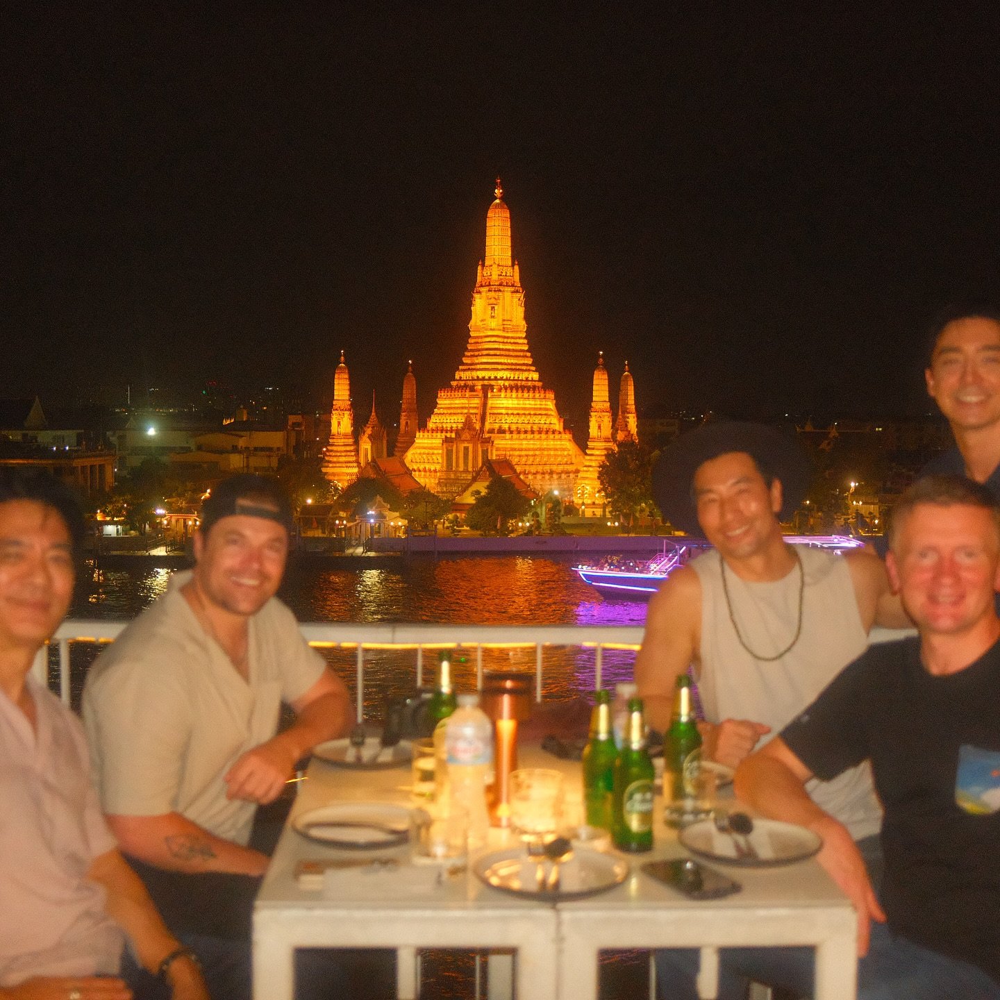 ONE MORE SUNSET IN BANGKOK 🇹🇭
Good to see friends for another sunset in Bangkok.
#fujifilmx100vshooters #bangkok #thailand