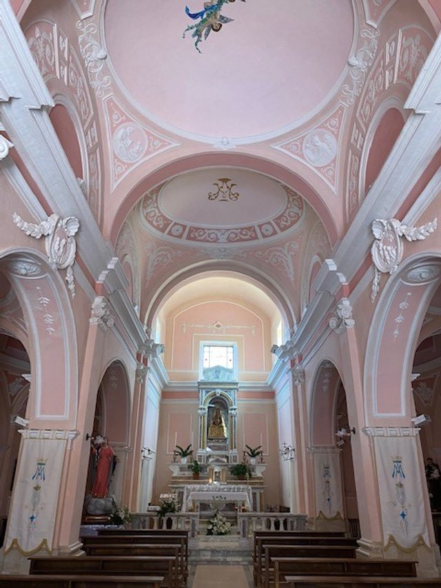 Palombaro church interior.jpg