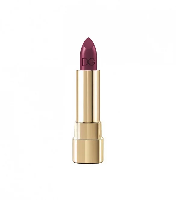 um lip color em tons quentes e vibrantes para beijos ardentes no dia D