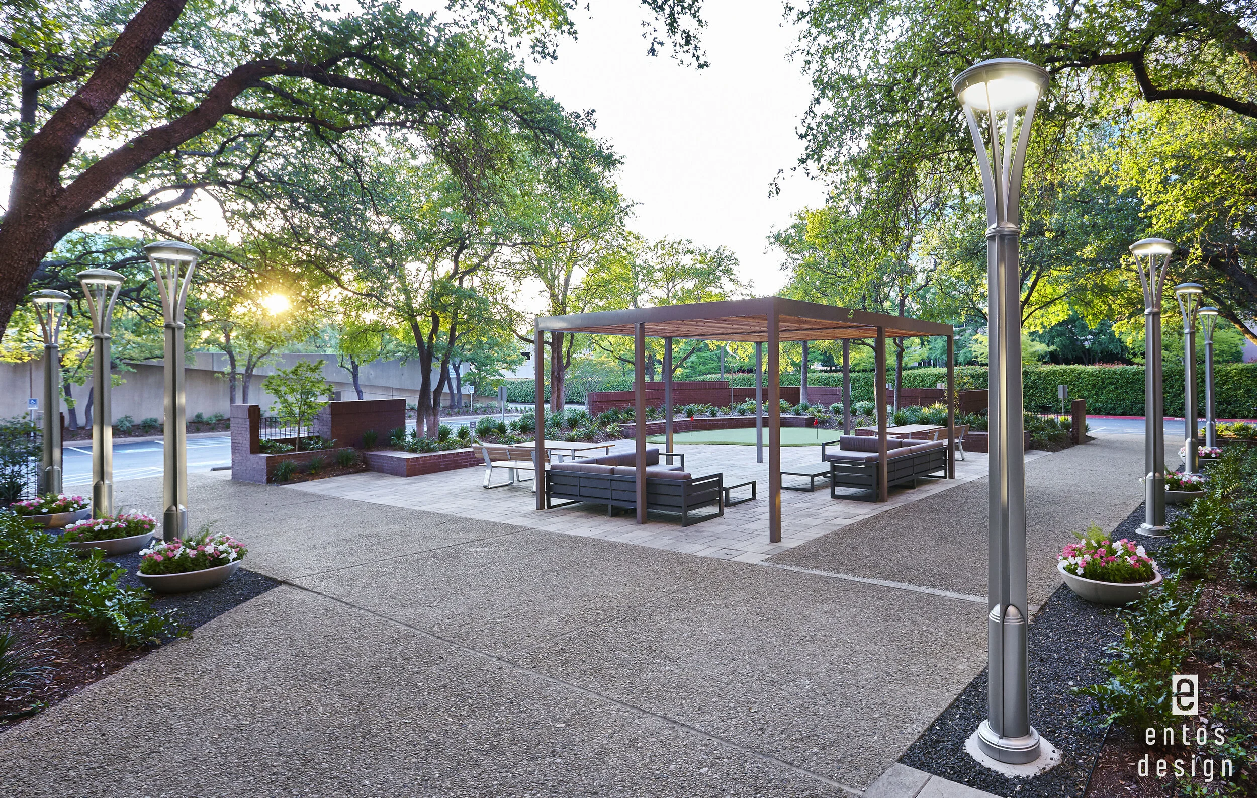 Q _Place_Courtyard2_1.jpg