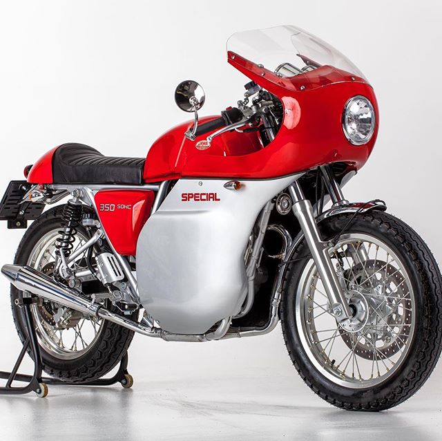 JAWA is back!! The Czech brands resurgence is being spearheaded by this, the 350 OHC Racer. And here @theclubman we think it&rsquo;s rather handsome. Power (all 27bhp) comes from a 397cc single with fuel injection but it&rsquo;s the overall design an