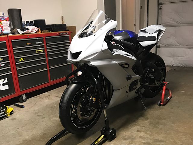 Shakedown complete, slicks are on... @barbermotorpark @sportbiketracktime here I come! Ready for my first trackday of the season and first on this bike. #2013r6
.
.
.
#yamaha #r6 #superbike #supersport #sportbike #trackbike #bikebuild #bikelife #trac