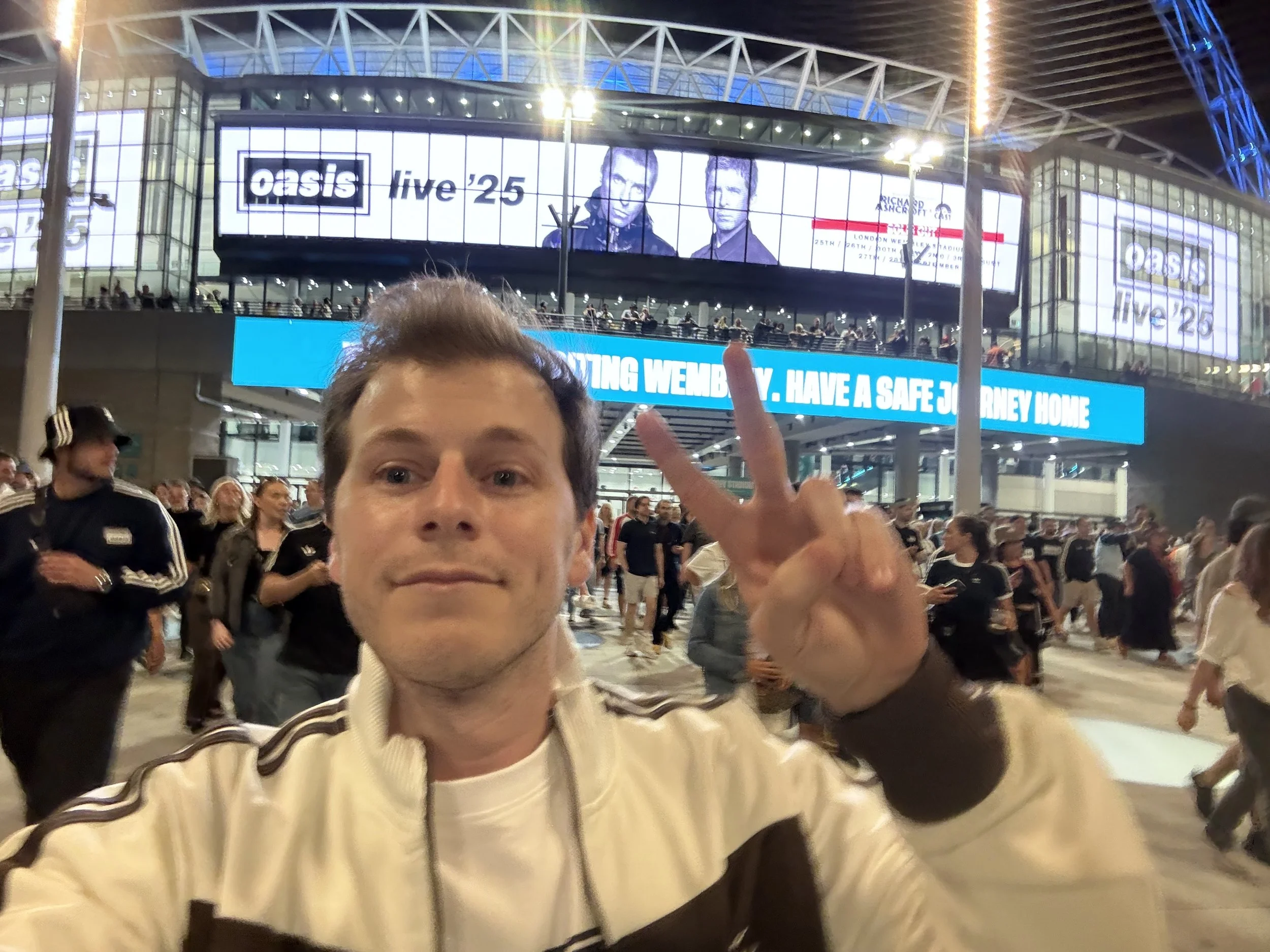 Hi Johnny Oasis Wembley Concert Hello Hi Oasis Shirt_show exiting_1.jpeg