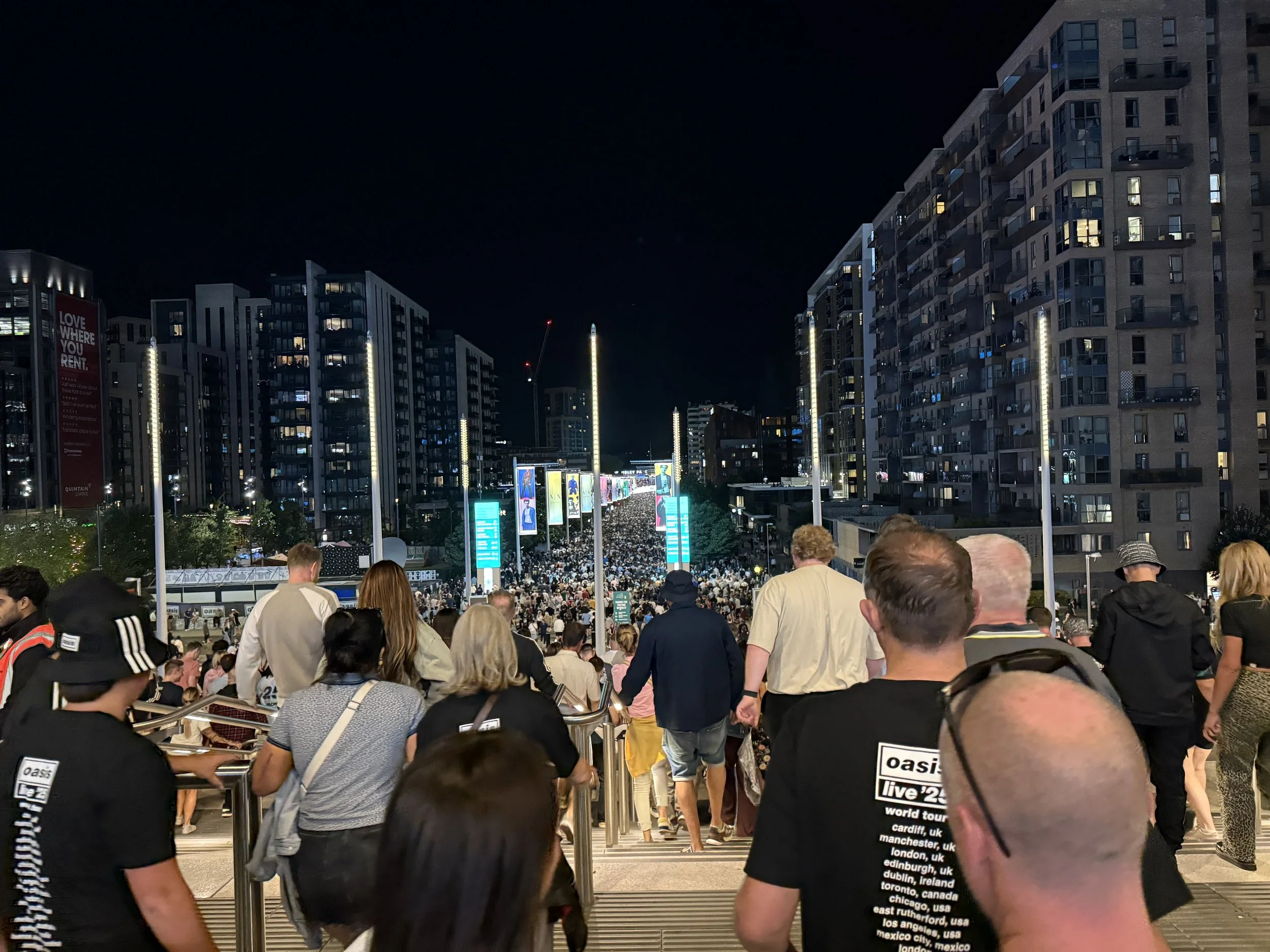 Hi Johnny Oasis Wembley Concert Hello Hi Oasis Shirt_show exiting_2.jpeg