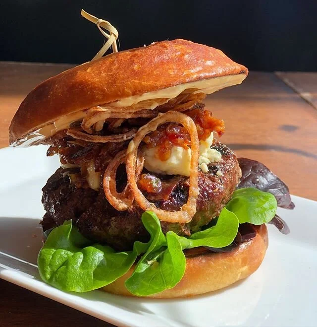 Friday night calls for a #burger + a beer or two...🍔🍻☀️
Local beef, Great Hill blue cheese, bacon onion jam, @crownandrootsfarm lettuce, fried shallots, spicy mayo, bacon fat brioche bun
✨Now available online for curbside pick-up along with local b