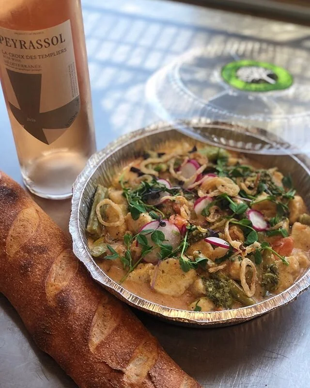 ✔️chilled ros&eacute;
✔️baguette
✔️late spring veggie gnocchi
✔️weekend dinner plans are set ☀️
*order online or call in for curbside pick-up